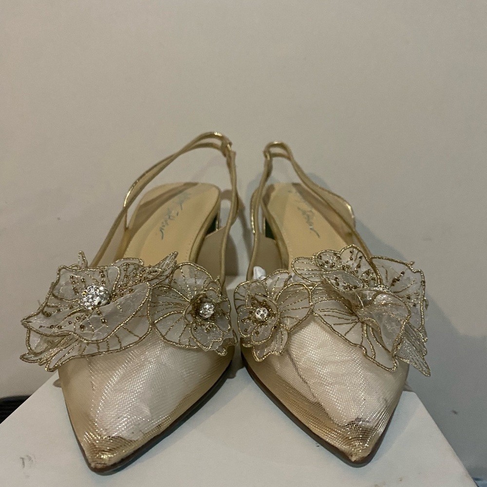 Betsey Johnson Women's Petra Flower Applique Slingback Pumps - Picture 6 of 11